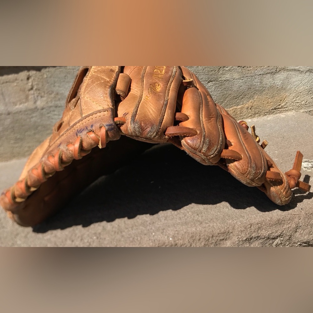 WILSON A2000 SOFTBALL BASEBALL GLOVE. JAPAN MFG. R-throw. - Picture 7 of 16